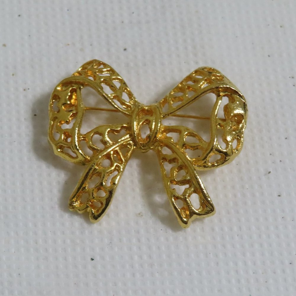 Gold tone filigree bow brooch